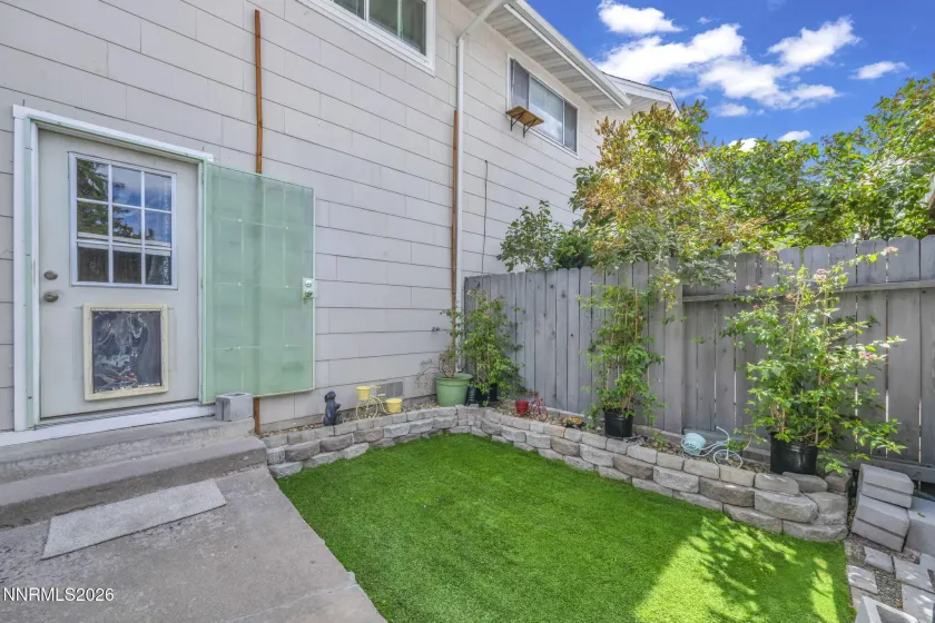 5 Smithridge, Reno, Nevada 89502, 2 Bedrooms Bedrooms, ,2 BathroomsBathrooms,Residential,Residential,Smithridge,0,260011155