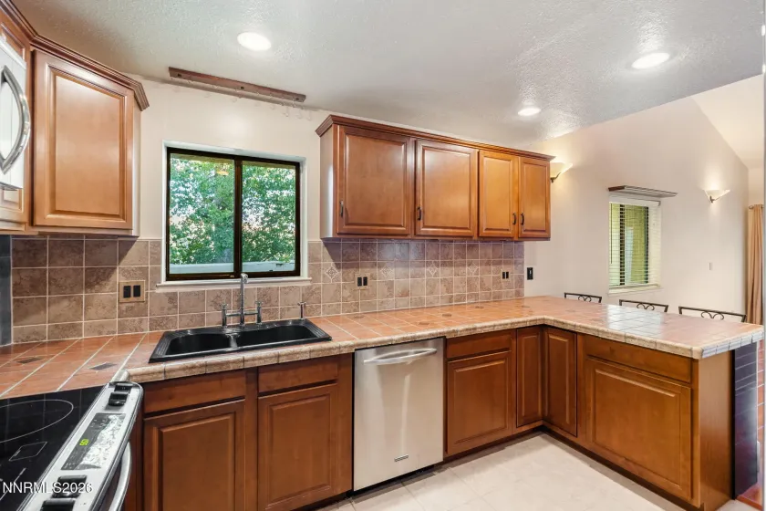 8690 Dixon, Reno, Nevada 89511, 3 Bedrooms Bedrooms, ,2 BathroomsBathrooms,Residential,Residential,Dixon,0,260011165