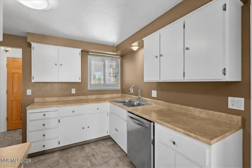 7190 Bluestone, Reno, Nevada 89511, 3 Bedrooms Bedrooms, ,2 BathroomsBathrooms,Residential,Residential,Bluestone,0,260011171
