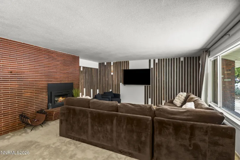 Spacious living room with fireplace which has a insert with circulation.