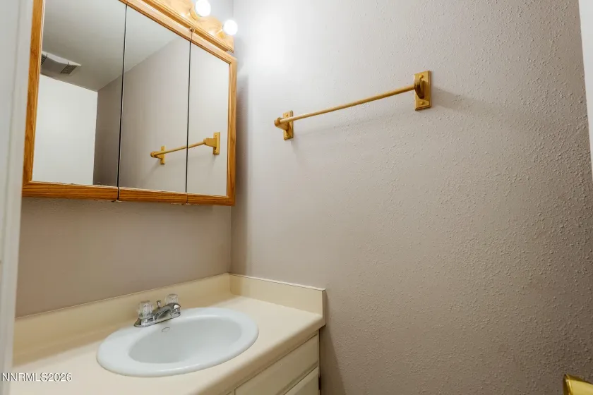 70 Smithridge, Reno, Nevada 89502, 3 Bedrooms Bedrooms, ,2 BathroomsBathrooms,Residential,Residential,Smithridge,0,260011249