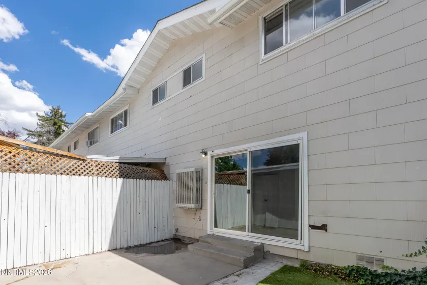 70 Smithridge, Reno, Nevada 89502, 3 Bedrooms Bedrooms, ,2 BathroomsBathrooms,Residential,Residential,Smithridge,0,260011249