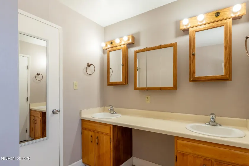 70 Smithridge, Reno, Nevada 89502, 3 Bedrooms Bedrooms, ,2 BathroomsBathrooms,Residential,Residential,Smithridge,0,260011249
