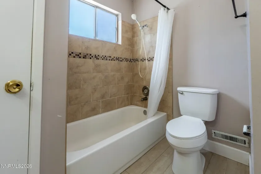70 Smithridge, Reno, Nevada 89502, 3 Bedrooms Bedrooms, ,2 BathroomsBathrooms,Residential,Residential,Smithridge,0,260011249