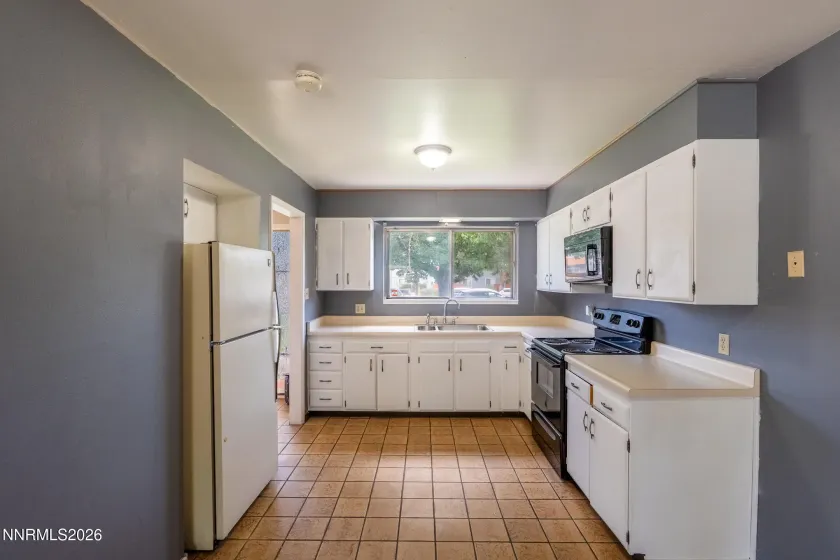 70 Smithridge, Reno, Nevada 89502, 3 Bedrooms Bedrooms, ,2 BathroomsBathrooms,Residential,Residential,Smithridge,0,260011249