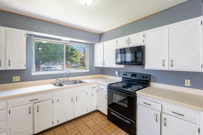 70 Smithridge, Reno, Nevada 89502, 3 Bedrooms Bedrooms, ,2 BathroomsBathrooms,Residential,Residential,Smithridge,0,260011249