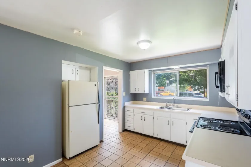 70 Smithridge, Reno, Nevada 89502, 3 Bedrooms Bedrooms, ,2 BathroomsBathrooms,Residential,Residential,Smithridge,0,260011249