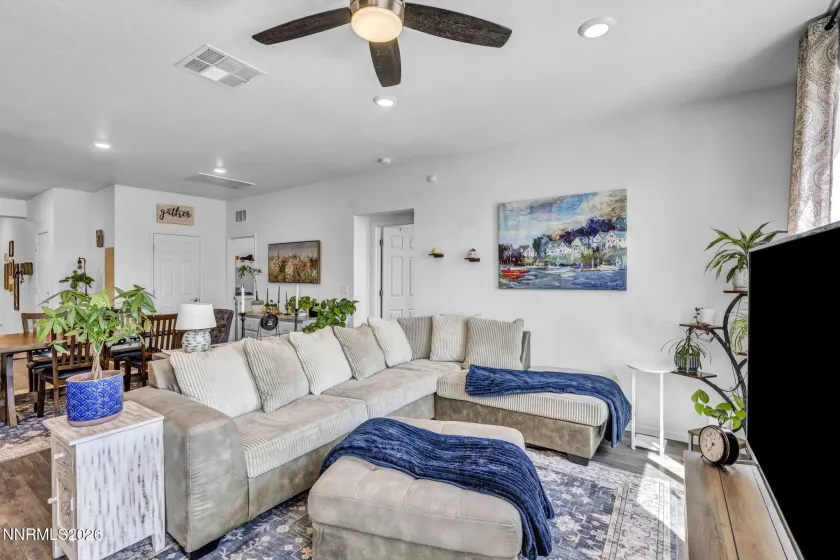 6738 Coyote Call, Sparks, Nevada 89436, 3 Bedrooms Bedrooms, ,2 BathroomsBathrooms,Residential,Residential,Coyote Call,0,260011267
