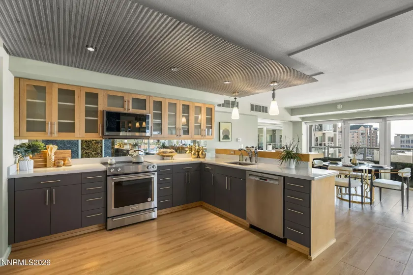 255 Sierra, Reno, Nevada 89501, 2 Bedrooms Bedrooms, ,3 BathroomsBathrooms,Residential,Residential,Sierra,0,260011296