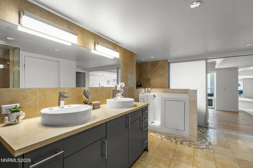 255 Sierra, Reno, Nevada 89501, 2 Bedrooms Bedrooms, ,3 BathroomsBathrooms,Residential,Residential,Sierra,0,260011296
