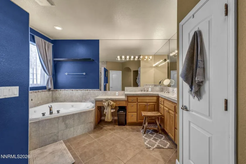 1140 Country Club, Minden, Nevada 89423, 5 Bedrooms Bedrooms, ,4 BathroomsBathrooms,Residential,Residential,Country Club,0,260011345