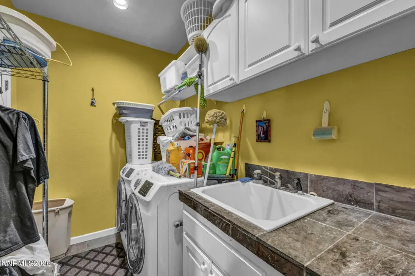 1140 Country Club, Minden, Nevada 89423, 5 Bedrooms Bedrooms, ,4 BathroomsBathrooms,Residential,Residential,Country Club,0,260011345