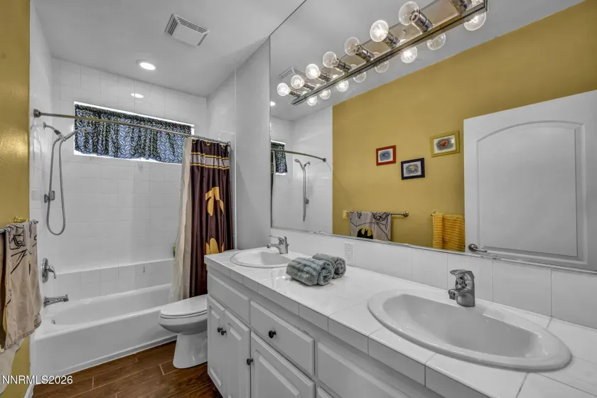 1140 Country Club, Minden, Nevada 89423, 5 Bedrooms Bedrooms, ,4 BathroomsBathrooms,Residential,Residential,Country Club,0,260011345