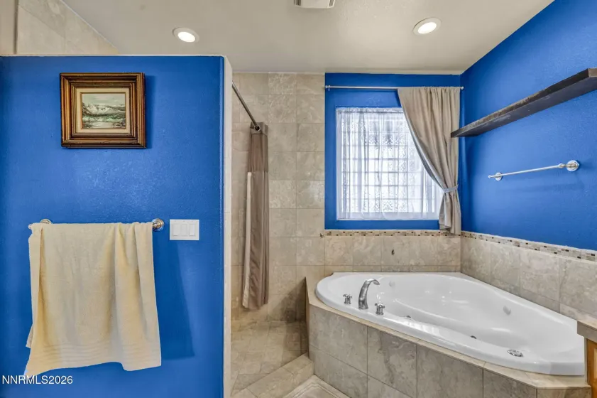 1140 Country Club, Minden, Nevada 89423, 5 Bedrooms Bedrooms, ,4 BathroomsBathrooms,Residential,Residential,Country Club,0,260011345