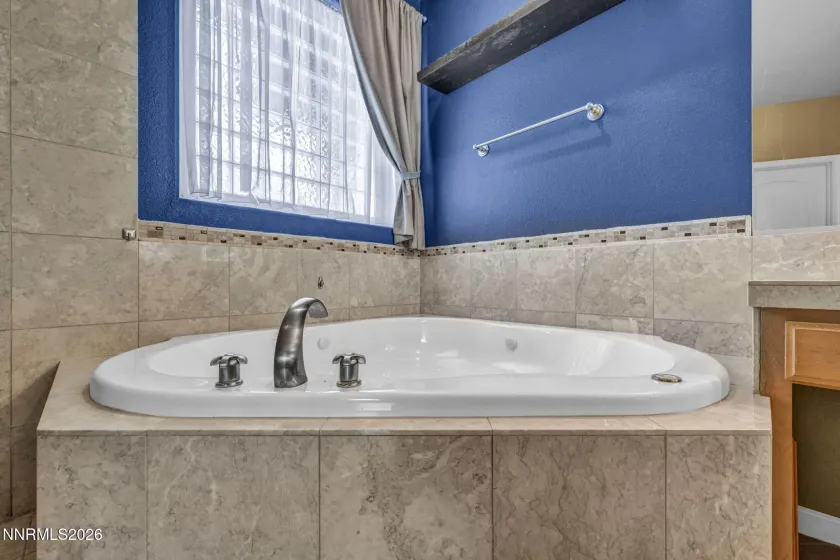 1140 Country Club, Minden, Nevada 89423, 5 Bedrooms Bedrooms, ,4 BathroomsBathrooms,Residential,Residential,Country Club,0,260011345