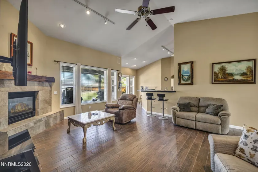 1140 Country Club, Minden, Nevada 89423, 5 Bedrooms Bedrooms, ,4 BathroomsBathrooms,Residential,Residential,Country Club,0,260011345