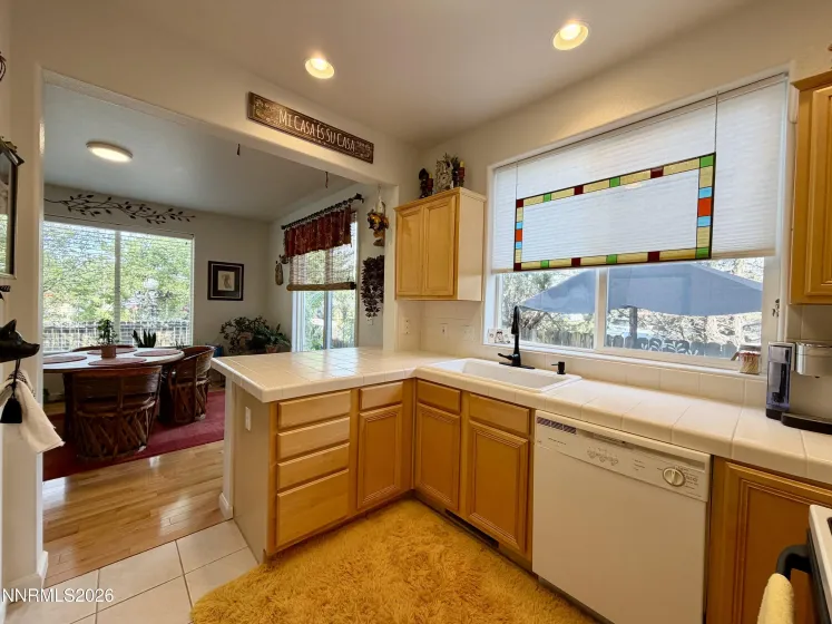 595 Warren, Reno, Nevada 89509, 2 Bedrooms Bedrooms, ,3 BathroomsBathrooms,Residential,Residential,Warren,0,260011399