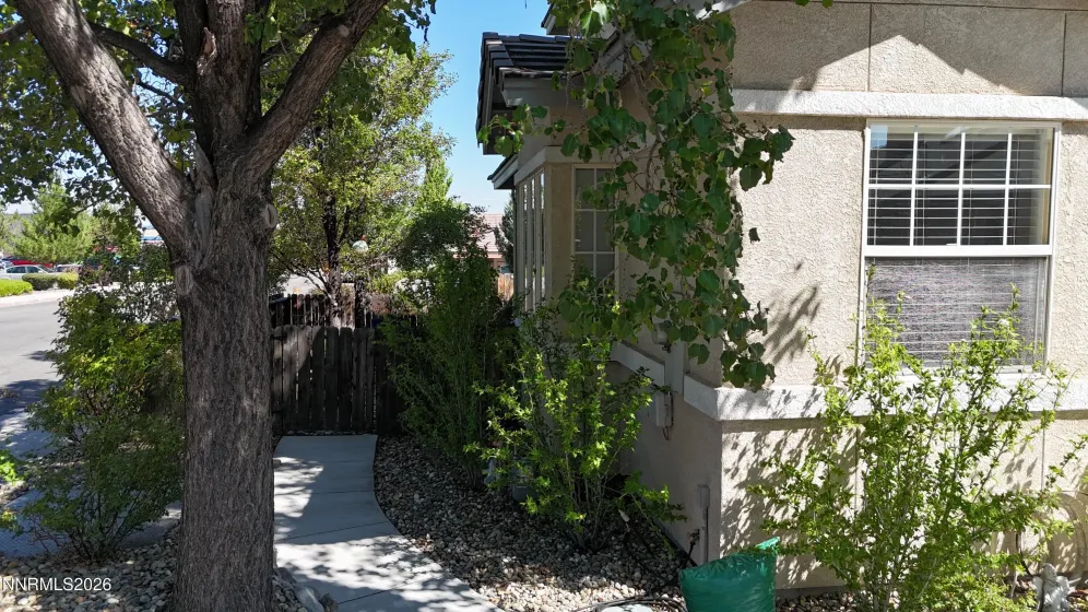 595 Warren, Reno, Nevada 89509, 2 Bedrooms Bedrooms, ,3 BathroomsBathrooms,Residential,Residential,Warren,0,260011399