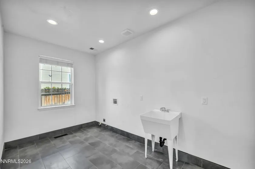 1581 Pinoak, Carson City, Nevada 89703, 4 Bedrooms Bedrooms, ,3 BathroomsBathrooms,Residential,Residential,Pinoak,0,260011405