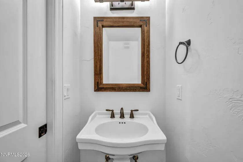 1581 Pinoak, Carson City, Nevada 89703, 4 Bedrooms Bedrooms, ,3 BathroomsBathrooms,Residential,Residential,Pinoak,0,260011405