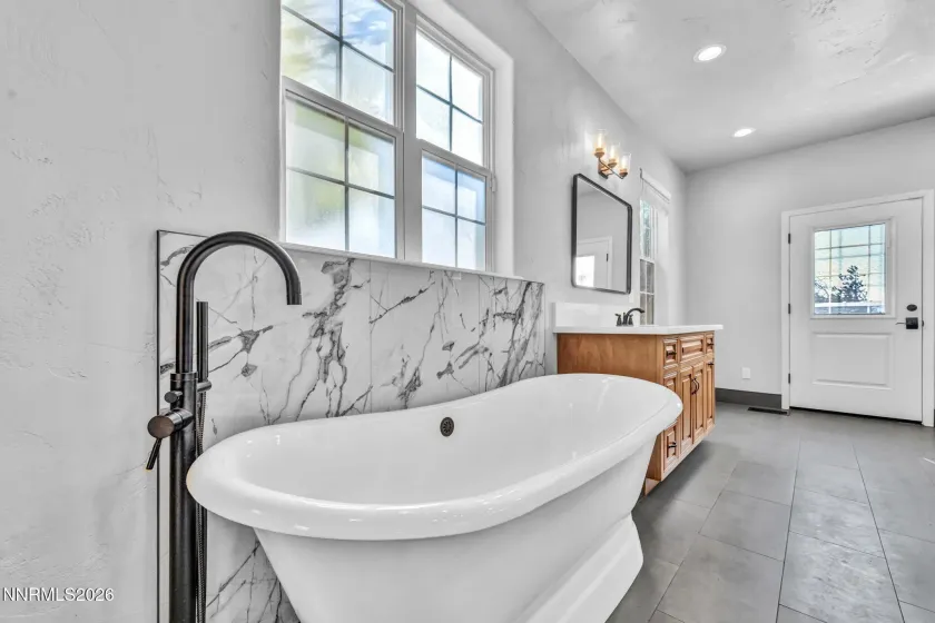 1581 Pinoak, Carson City, Nevada 89703, 4 Bedrooms Bedrooms, ,3 BathroomsBathrooms,Residential,Residential,Pinoak,0,260011405