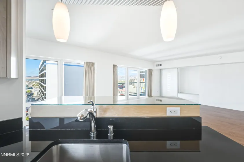 255 Sierra, Reno, Nevada 89501, 1 Bedroom Bedrooms, ,1 BathroomBathrooms,Residential,Residential,Sierra,0,260011422