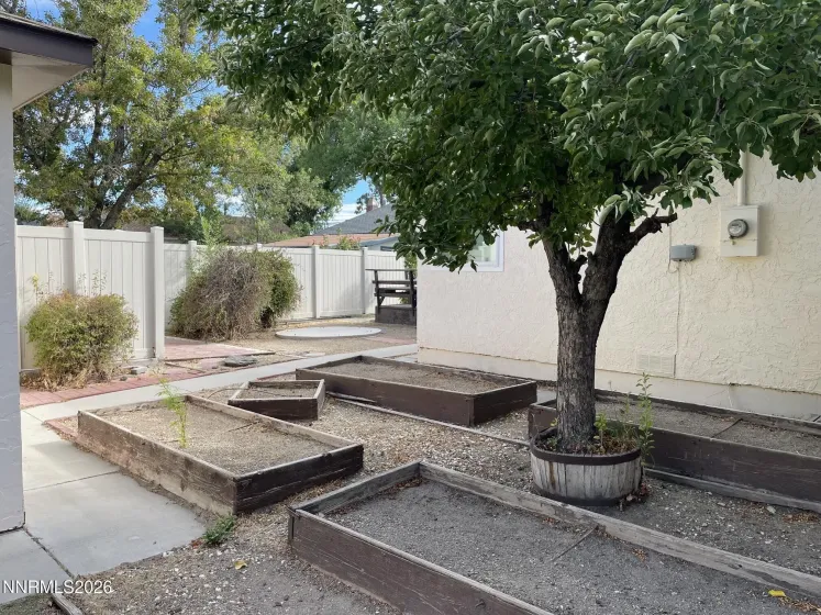 27 Center, Yerington, Nevada 89447, 2 Bedrooms Bedrooms, ,2 BathroomsBathrooms,Residential,Residential,Center,0,260011423