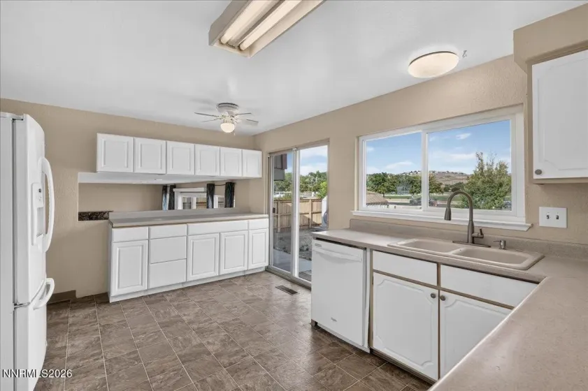 1903 Pinewood, Sparks, Nevada 89434, 4 Bedrooms Bedrooms, ,3 BathroomsBathrooms,Residential,Residential,Pinewood,0,260011471