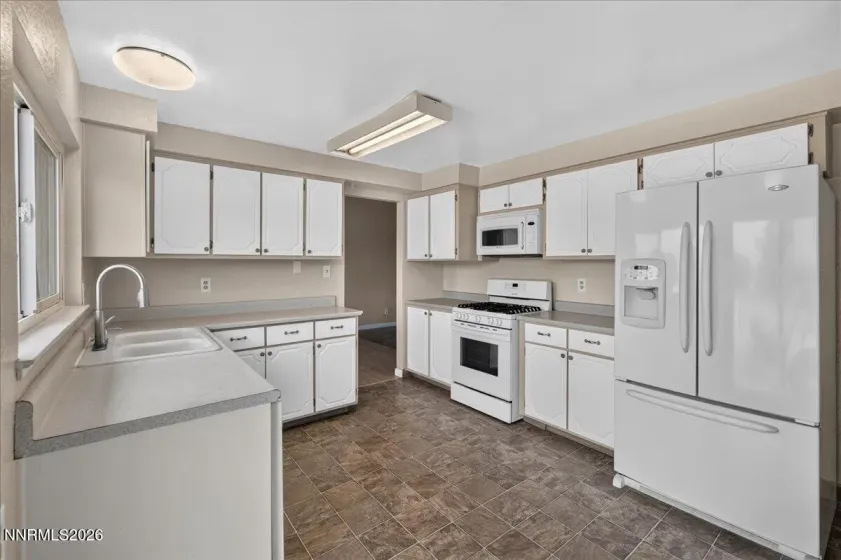 1903 Pinewood, Sparks, Nevada 89434, 4 Bedrooms Bedrooms, ,3 BathroomsBathrooms,Residential,Residential,Pinewood,0,260011471