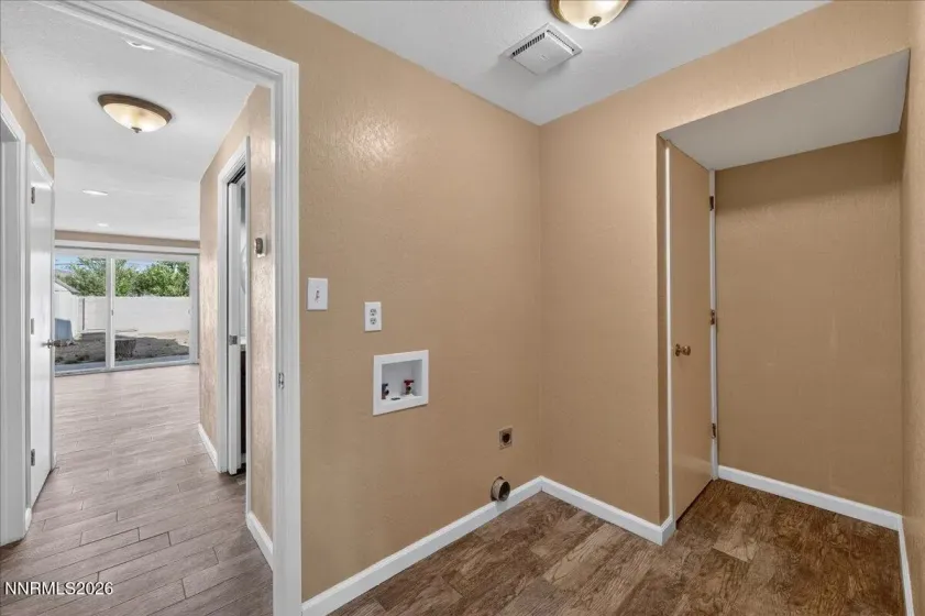 1903 Pinewood, Sparks, Nevada 89434, 4 Bedrooms Bedrooms, ,3 BathroomsBathrooms,Residential,Residential,Pinewood,0,260011471
