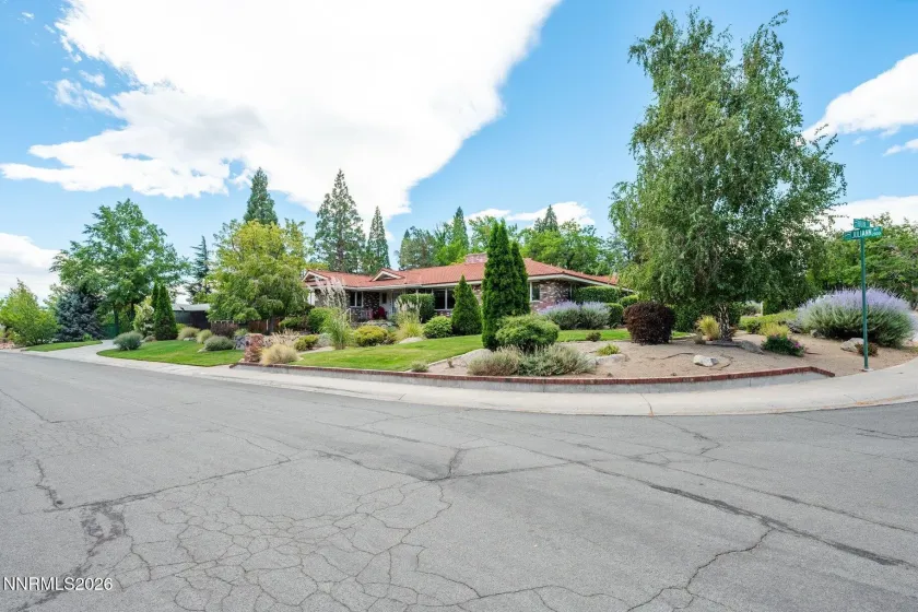 2880 Juliann, Reno, Nevada 89509, 5 Bedrooms Bedrooms, ,5 BathroomsBathrooms,Residential,Residential,Juliann,0,260011508