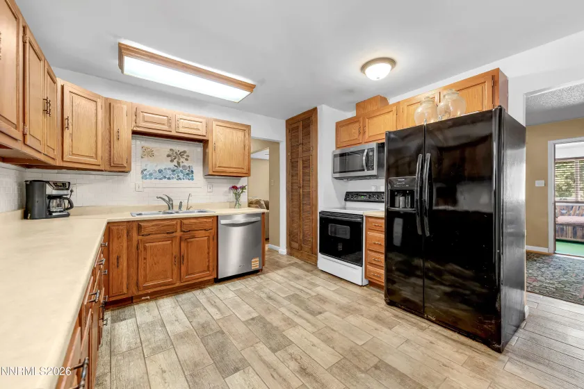 690 Matterhorn, Reno, Nevada 89506, 3 Bedrooms Bedrooms, ,2 BathroomsBathrooms,Residential,Residential,Matterhorn,0,260011510