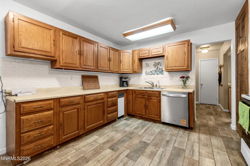690 Matterhorn, Reno, Nevada 89506, 3 Bedrooms Bedrooms, ,2 BathroomsBathrooms,Residential,Residential,Matterhorn,0,260011510