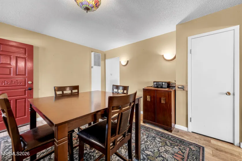 690 Matterhorn, Reno, Nevada 89506, 3 Bedrooms Bedrooms, ,2 BathroomsBathrooms,Residential,Residential,Matterhorn,0,260011510