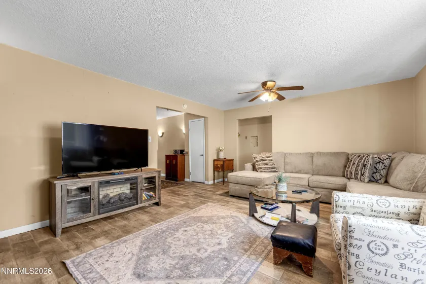 690 Matterhorn, Reno, Nevada 89506, 3 Bedrooms Bedrooms, ,2 BathroomsBathrooms,Residential,Residential,Matterhorn,0,260011510