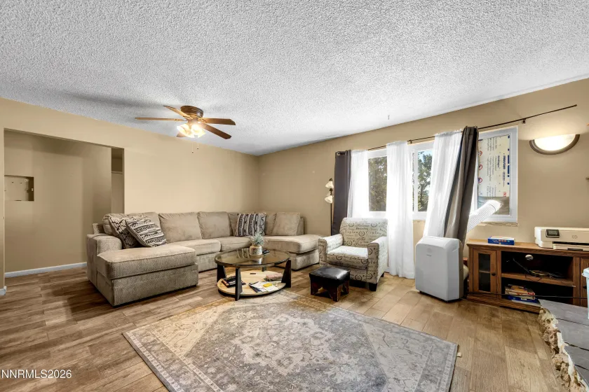 690 Matterhorn, Reno, Nevada 89506, 3 Bedrooms Bedrooms, ,2 BathroomsBathrooms,Residential,Residential,Matterhorn,0,260011510