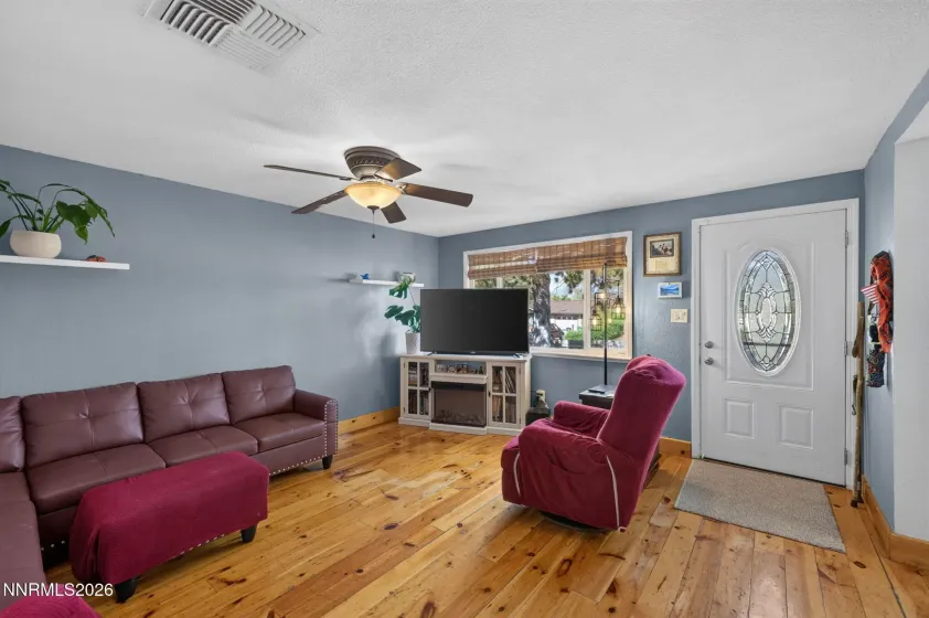 225 Palace, Reno, Nevada 89506, 4 Bedrooms Bedrooms, ,2 BathroomsBathrooms,Residential,Residential,Palace,0,260011524