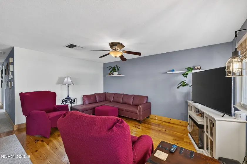 225 Palace, Reno, Nevada 89506, 4 Bedrooms Bedrooms, ,2 BathroomsBathrooms,Residential,Residential,Palace,0,260011524