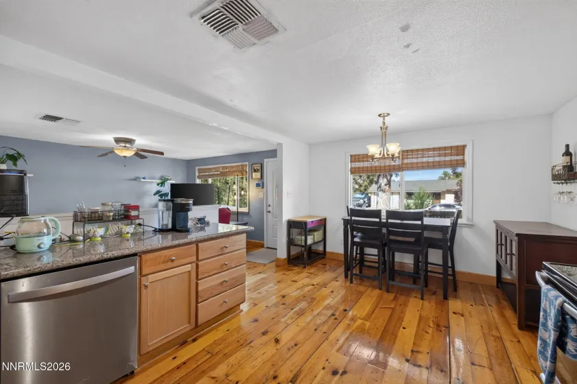 225 Palace, Reno, Nevada 89506, 4 Bedrooms Bedrooms, ,2 BathroomsBathrooms,Residential,Residential,Palace,0,260011524
