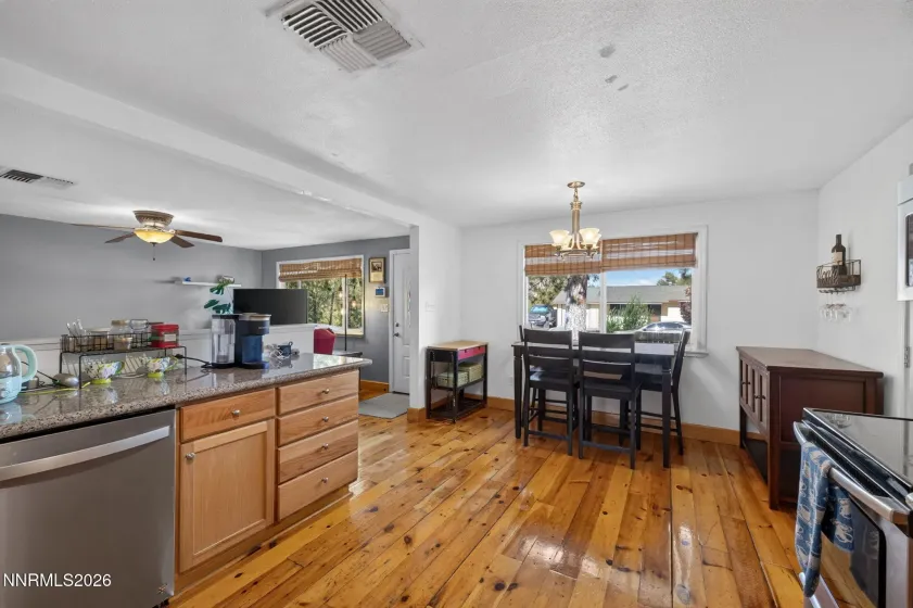 225 Palace, Reno, Nevada 89506, 4 Bedrooms Bedrooms, ,2 BathroomsBathrooms,Residential,Residential,Palace,0,260011524