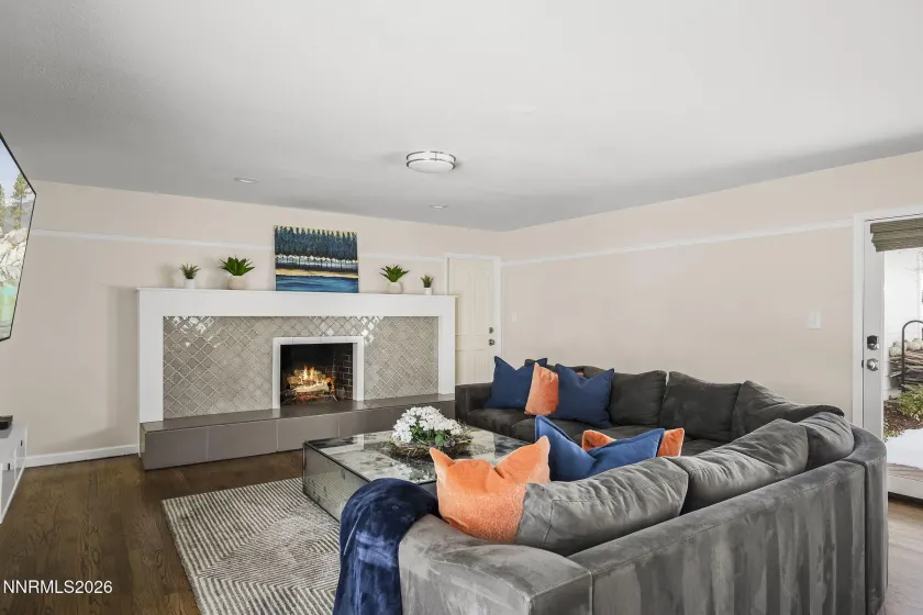 990 Del Monte, Reno, Nevada 89511, 4 Bedrooms Bedrooms, ,3 BathroomsBathrooms,Residential,Residential,Del Monte,0,260011535