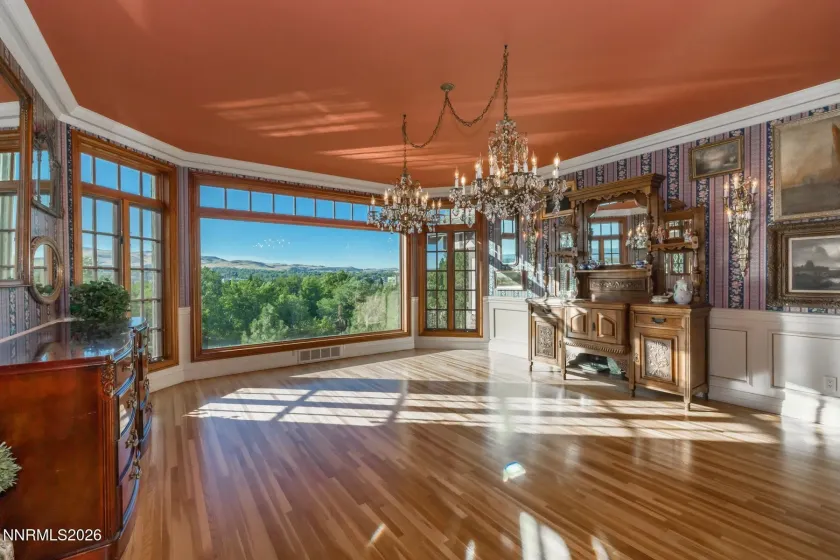 745 California, Reno, Nevada 89509, 5 Bedrooms Bedrooms, ,6 BathroomsBathrooms,Residential,Residential,California,0,260011537