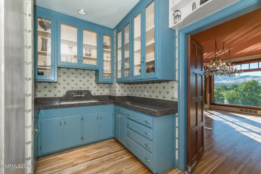 745 California, Reno, Nevada 89509, 5 Bedrooms Bedrooms, ,6 BathroomsBathrooms,Residential,Residential,California,0,260011537