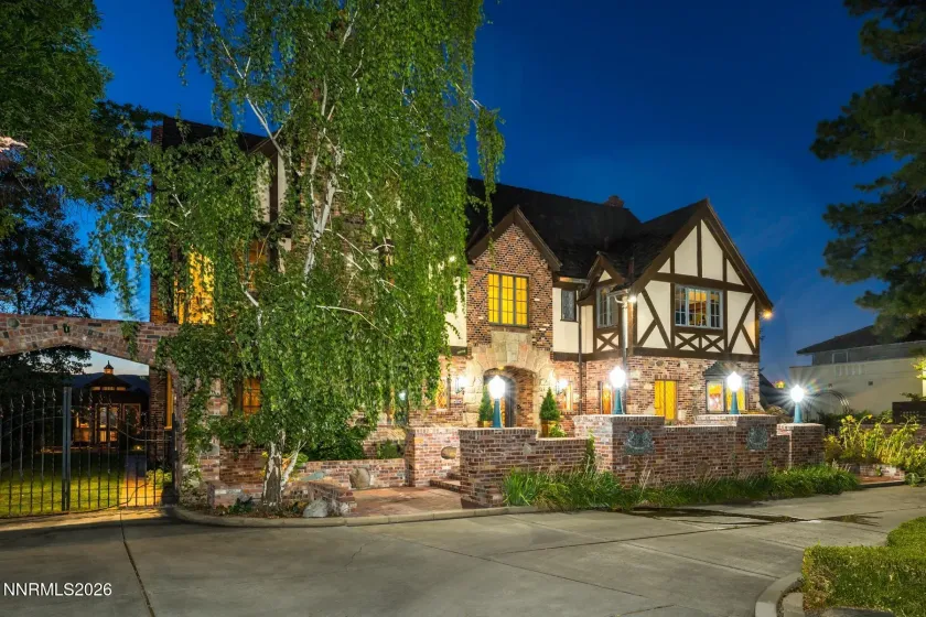 745 California, Reno, Nevada 89509, 5 Bedrooms Bedrooms, ,6 BathroomsBathrooms,Residential,Residential,California,0,260011537