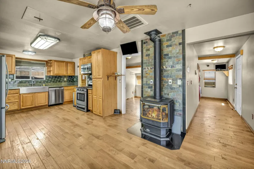 534 13th, Sparks, Nevada 89431, 2 Bedrooms Bedrooms, ,2 BathroomsBathrooms,Residential Income,Residential,13th,0,260011541