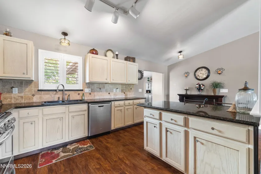 920 Mercedes, Sparks, Nevada 89441, 3 Bedrooms Bedrooms, ,2 BathroomsBathrooms,Residential,Residential,Mercedes,0,260011549