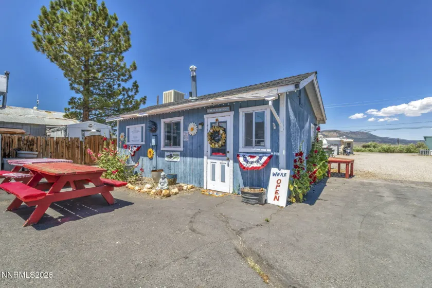 198 Main, Bridgeport, California 93517, ,Commercial Sale,Residential,Main,0,260011558