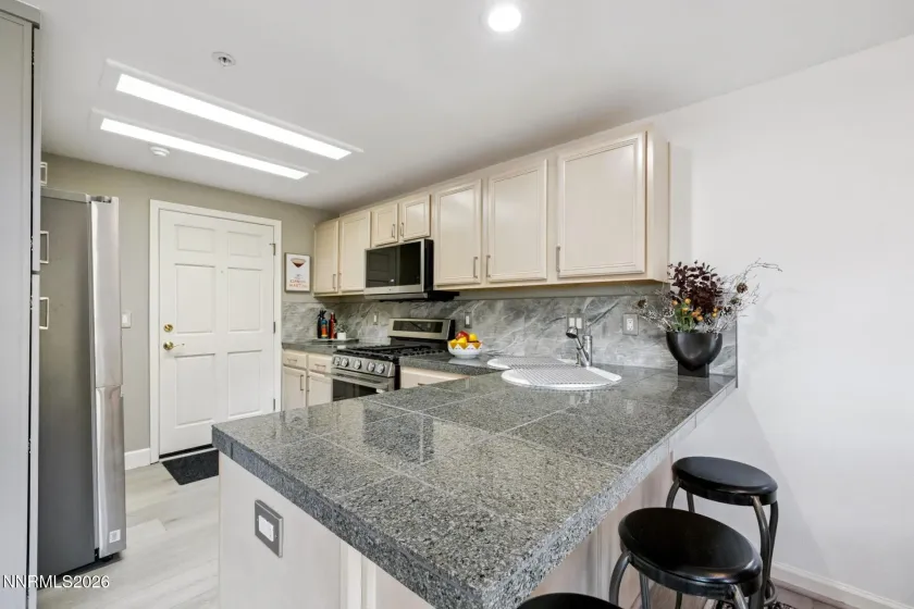 400 Fairview, Incline Village, Nevada 89451, 2 Bedrooms Bedrooms, ,3 BathroomsBathrooms,Residential,Residential,Fairview,0,260008274
