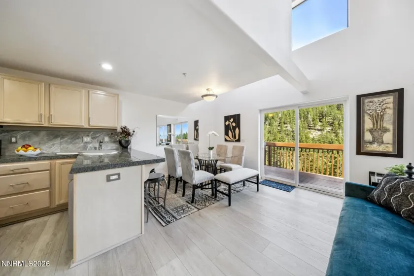 400 Fairview, Incline Village, Nevada 89451, 2 Bedrooms Bedrooms, ,3 BathroomsBathrooms,Residential,Residential,Fairview,0,260008274