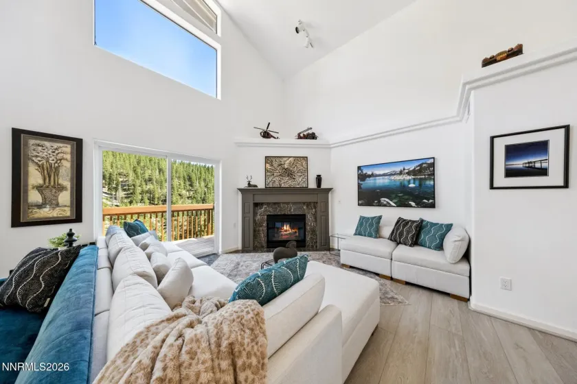 400 Fairview, Incline Village, Nevada 89451, 2 Bedrooms Bedrooms, ,3 BathroomsBathrooms,Residential,Residential,Fairview,0,260008274